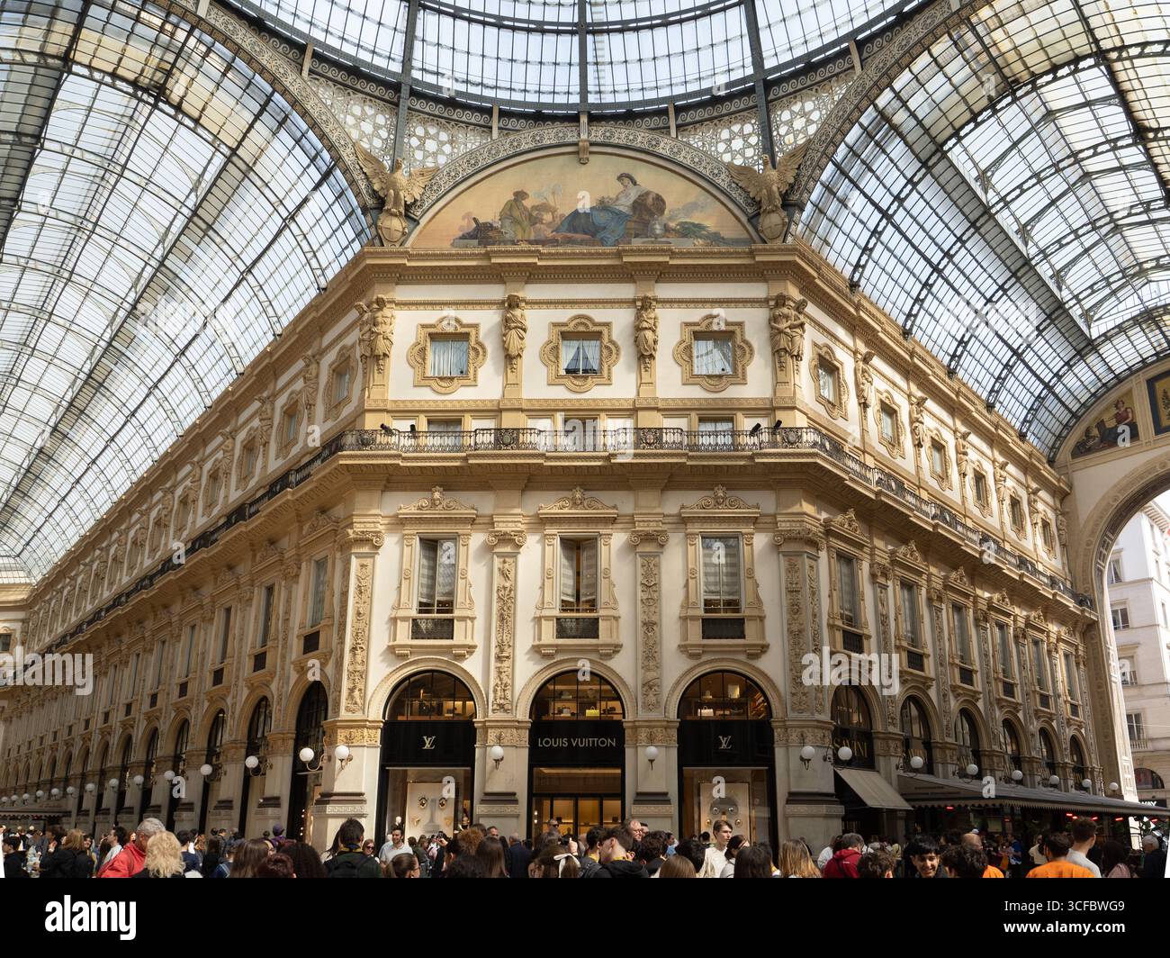 Galleria Vittorio Emanuele II, elegante centro commerciale di Milano, Italia Foto Stock