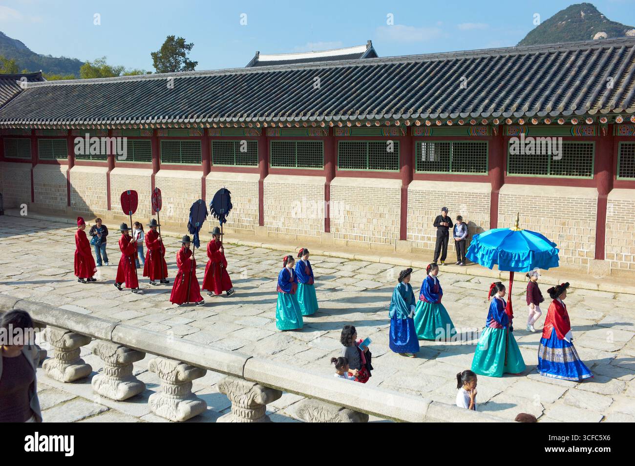 Cerimonia tradizionale nel cortile interno Foto Stock