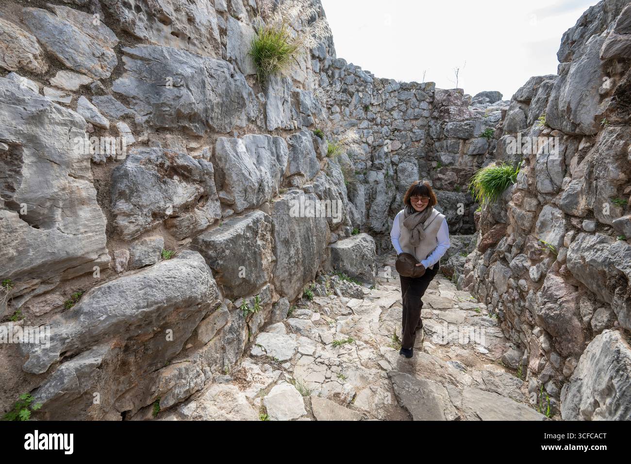 Esplorando l'Acropoli micenea di Tirinto nel sud della Grecia Foto Stock
