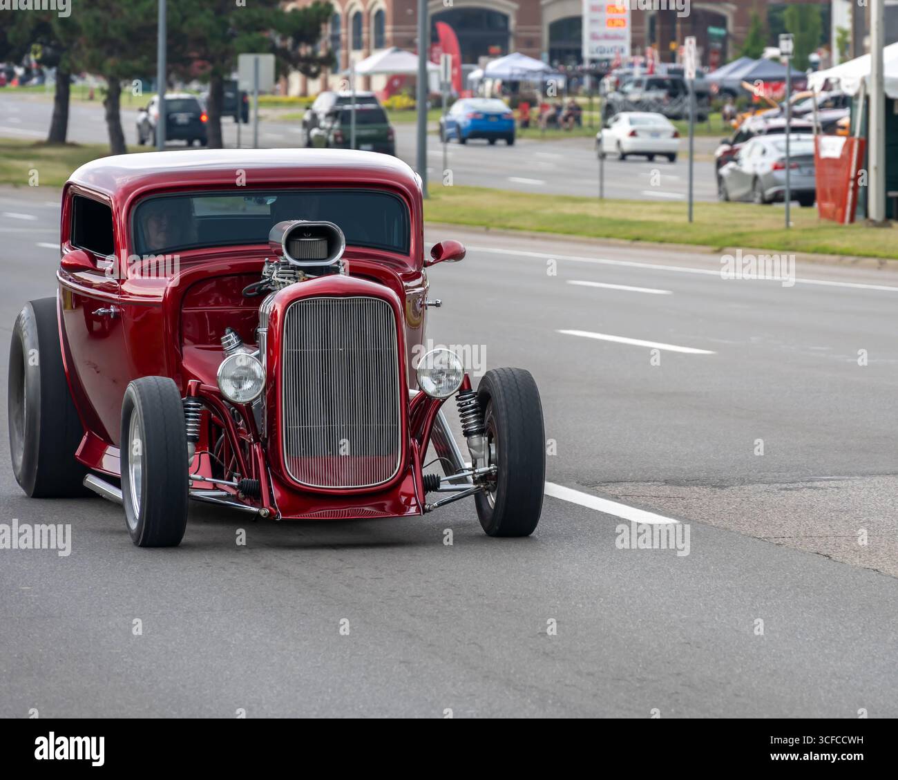 ROYAL OAK, mi/USA - 14 AGOSTO 2025: Una hot Rod car sulla rotta Woodward Dream Cruise, vicino a Detroit, Michigan. Foto Stock