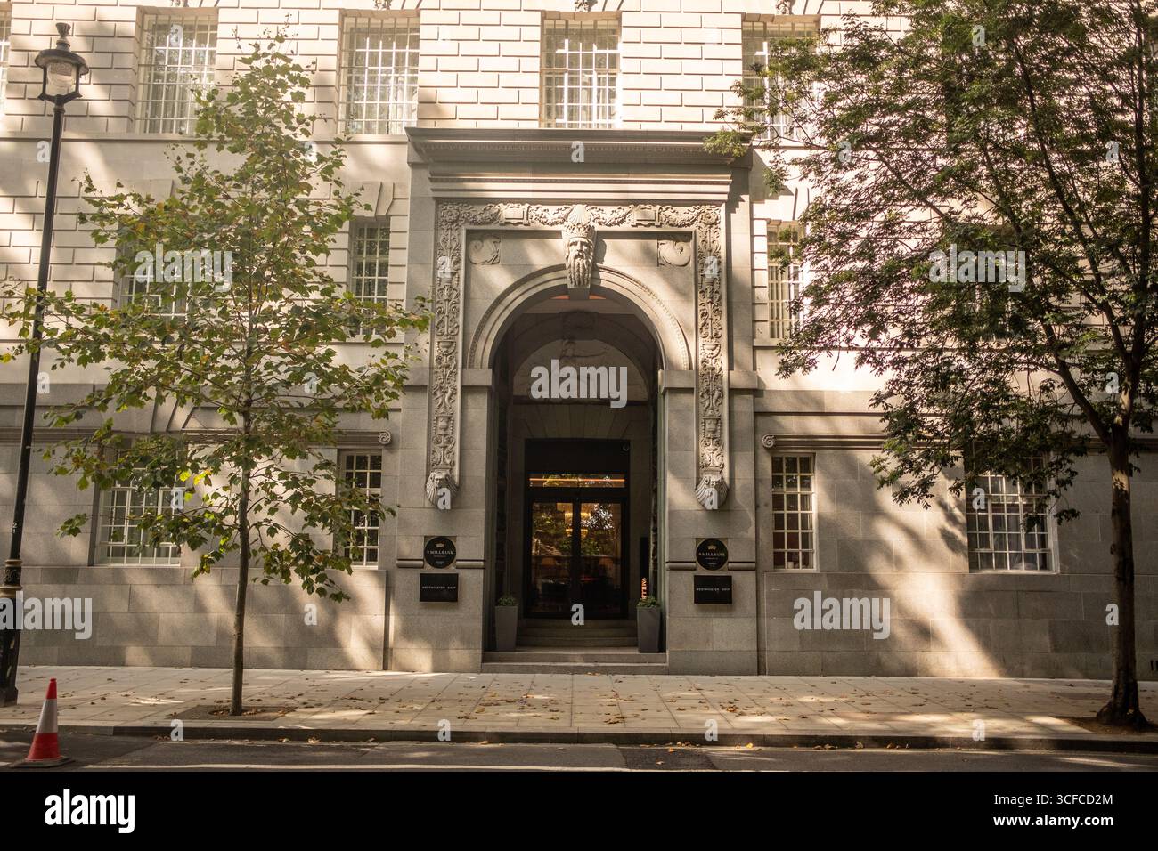 LONDRA - 14 AGOSTO 2025: Centro nazionale di assistenza tecnica, servizio di sicurezza, edificio MI5 su Millbank- SW1 Foto Stock