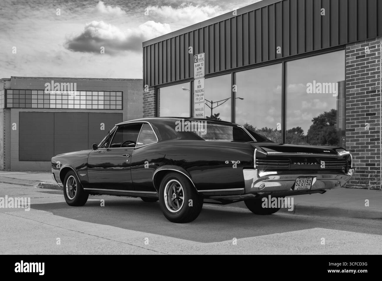 BIRMINGHAM, mi/USA - 8 AGOSTO 2025: Un'auto Pontiac GTO del 1966 sulla rotta Woodward Dream Cruise, vicino a Detroit, Michigan. Foto Stock