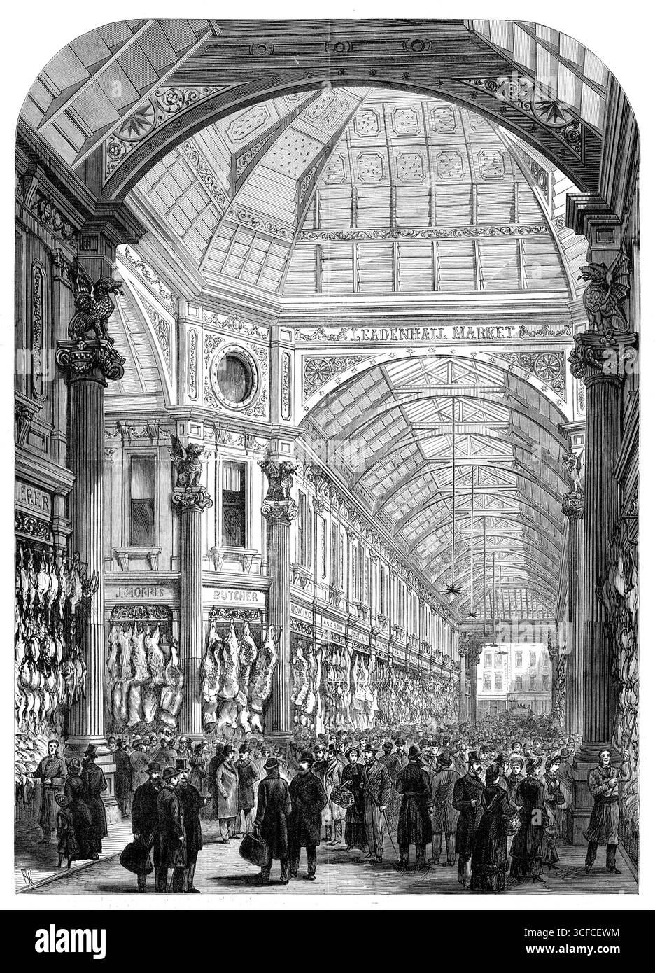 New Leadenhall Market, City of London: Interni, 1881. "...ora diamo un'illustrazione all'interno, affollato di visitatori e clienti, per l'abbondante offerta di cervo e altri tipi di selvaggina, e di pollame di ogni genere, sicuramente richiesto durante il periodo natalizio. Il piano o il mercato si trova nella fattoria di due viali di negozi o bancarelle, che si incrociano ad angolo retto - quello principale che si estende da Gracechurch-Street, nel punto in cui il vecchio Half Moon-Passage esisteva fino a poco tempo fa, e si estende fino a East India-avenue, con l'intenzione di portarlo attraverso Lime-Street. Il Foto Stock