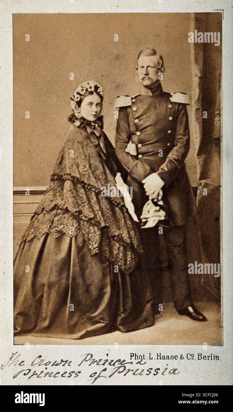 Vittoria (Vicky) Adelaide Luisa, Principessa reale d'Inghilterra e successivamente Imperatrice di Germania, con suo marito Federico, Principe ereditario di Prussia, poi Imperatore di Germania, c1860. Foto Stock