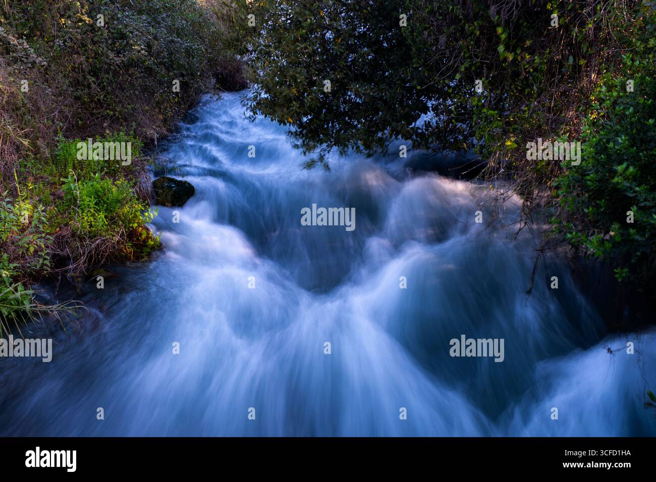Flusso fluente - lunga esposizione , Israele Foto Stock
