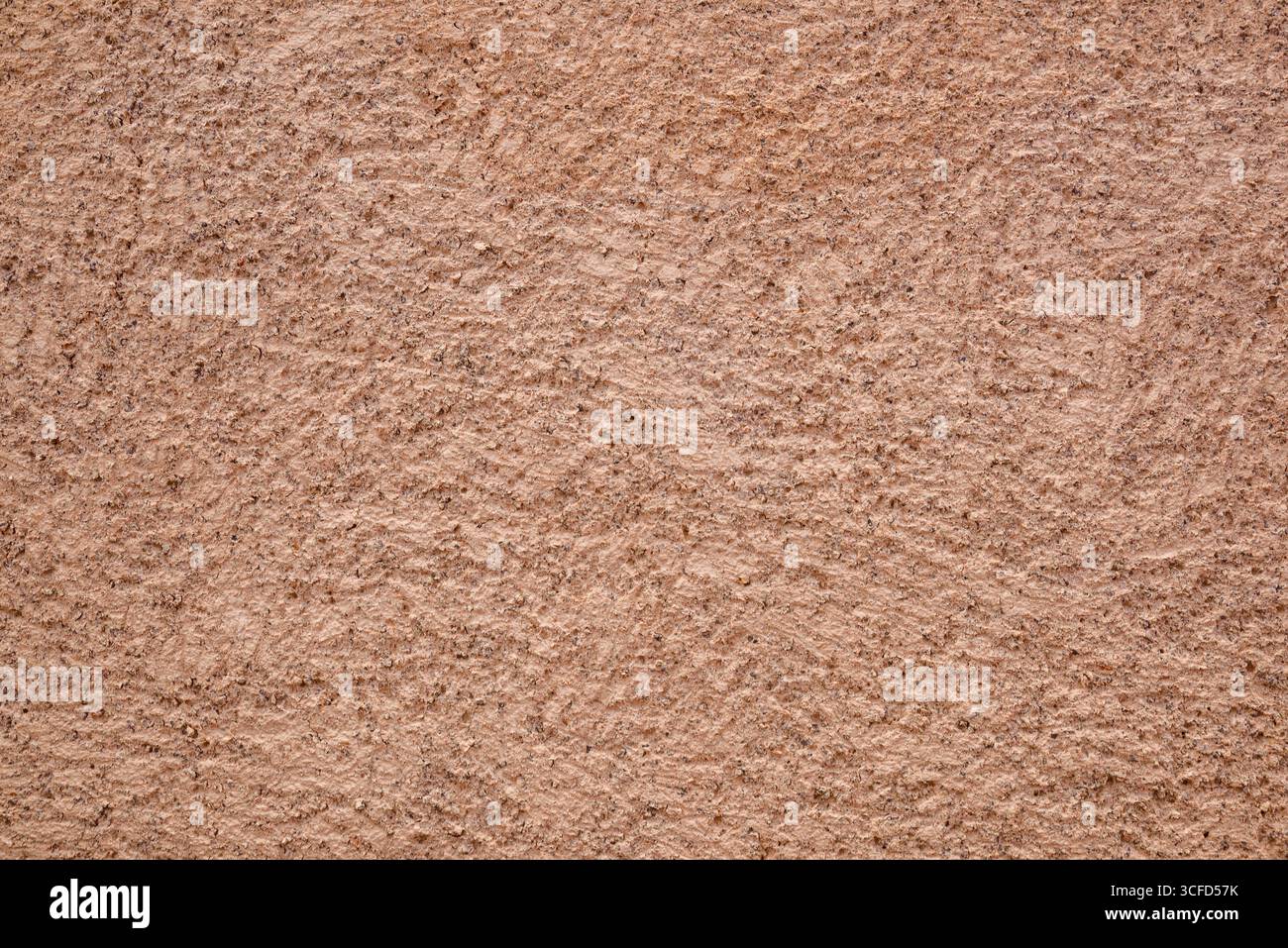 Sfondo con dettagli macro di pareti esterne in cemento verniciate di marrone ruvido. Vista frontale. Foto Stock