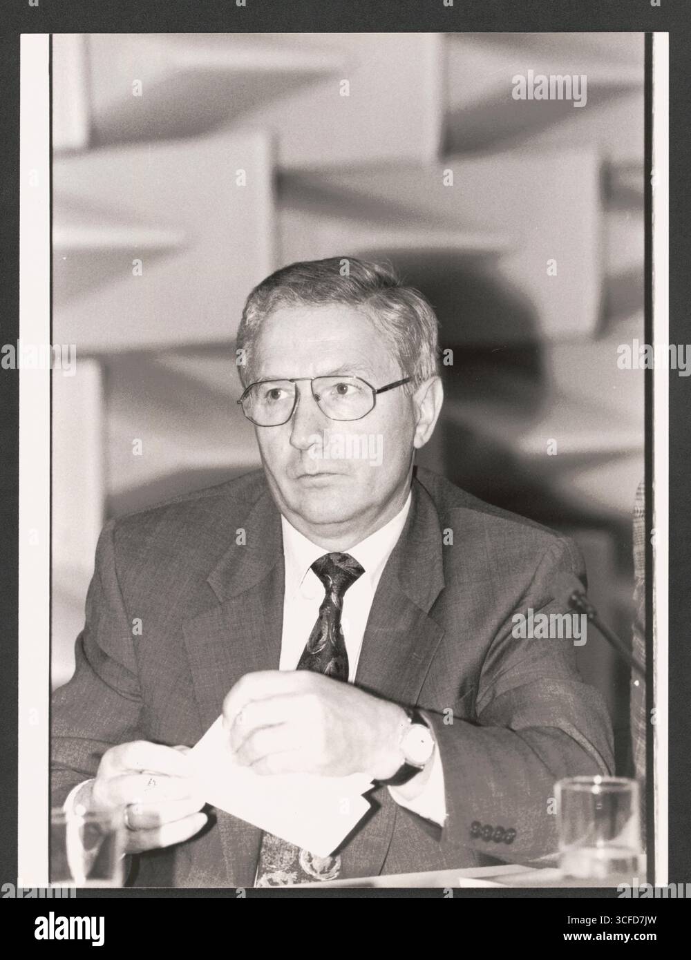Portrait des Ford-Managers Albert Caspers (*27.02.1933 / +06.02.2015) - Caspers War Vorsitzender von Ford Europa und Präsident des Fußballvereins 1. FC Köln (04.12.1997 bis 06.2004) und zuletzt bis Ende 2008 Aufsichtsratsvorsitzender der Ford-Werke GmbH. - Foto vom 19.09.1994 Foto Stock