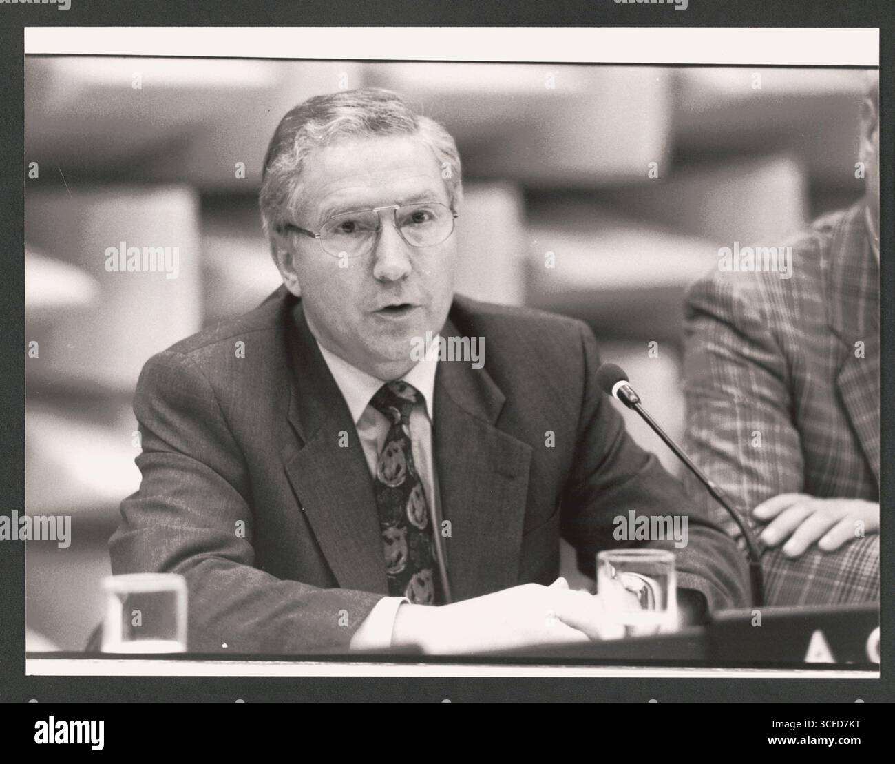Portrait des Ford-Managers Albert Caspers (*27.02.1933 / +06.02.2015) - Caspers War Vorsitzender von Ford Europa und Präsident des Fußballvereins 1. FC Köln (04.12.1997 bis 06.2004) und zuletzt bis Ende 2008 Aufsichtsratsvorsitzender der Ford-Werke GmbH. - Foto vom 19.09.1994 Foto Stock