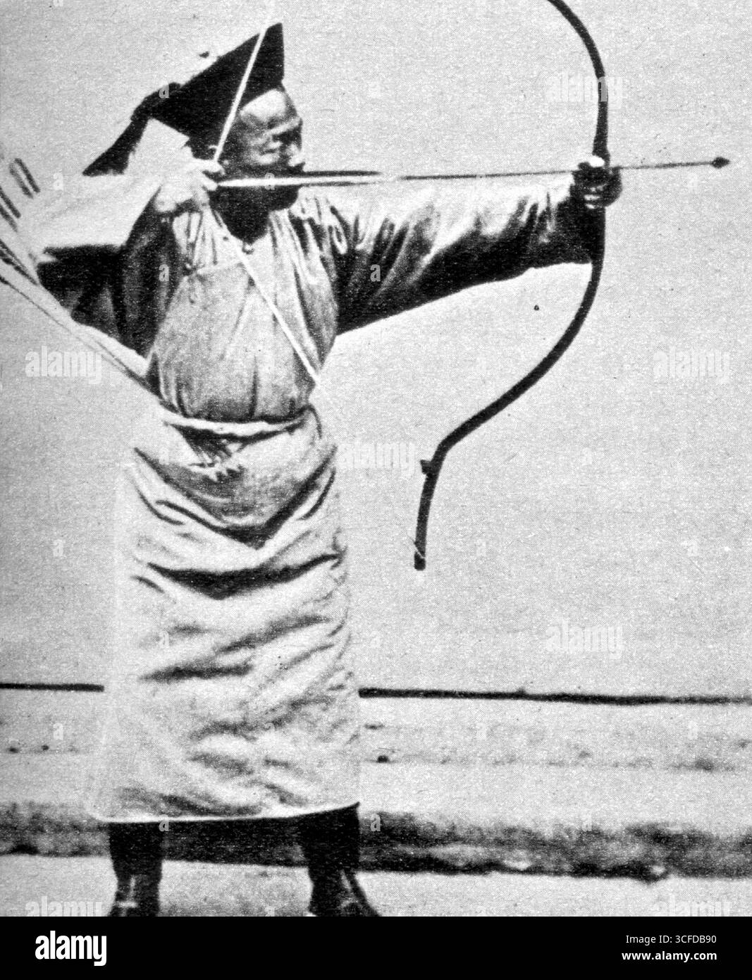 Il risveglio della Cina. Un soldato manciù con arco e frecce, fotografato nel 1871. Foto Stock