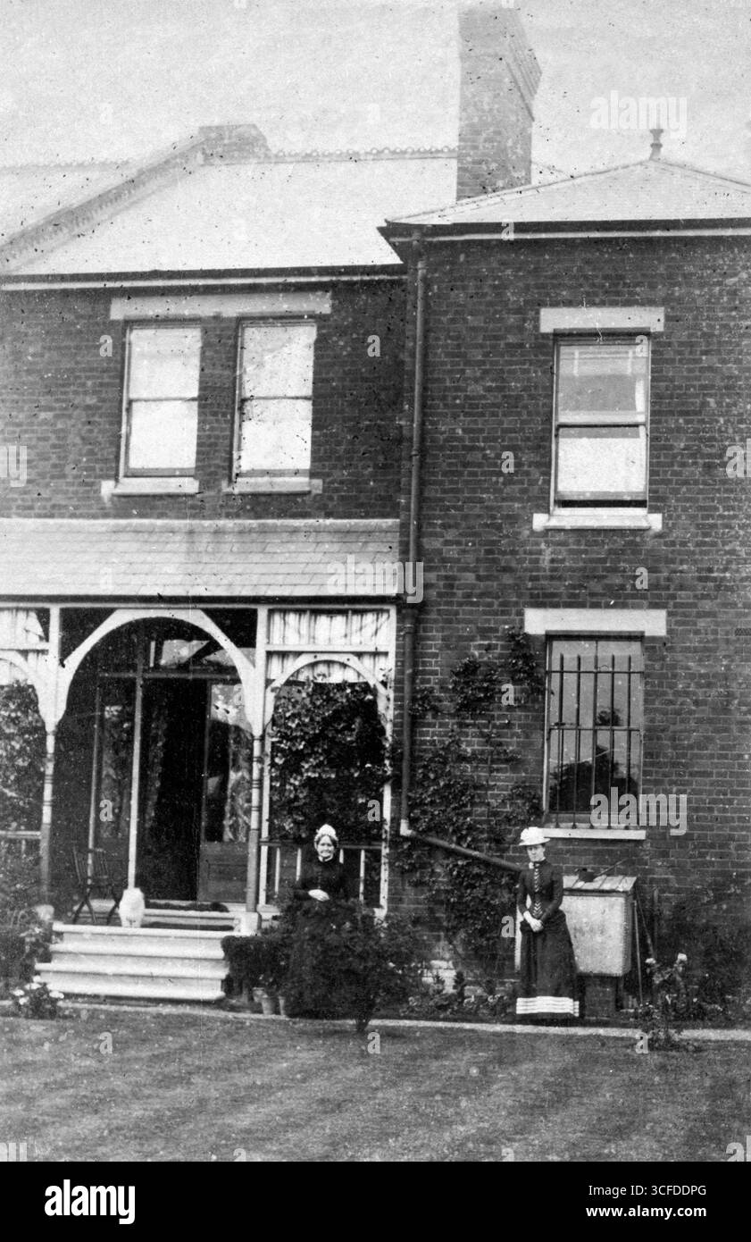 L' esterno di una grande casa , Eltham Road , Londra , Inghilterra . Foto Stock