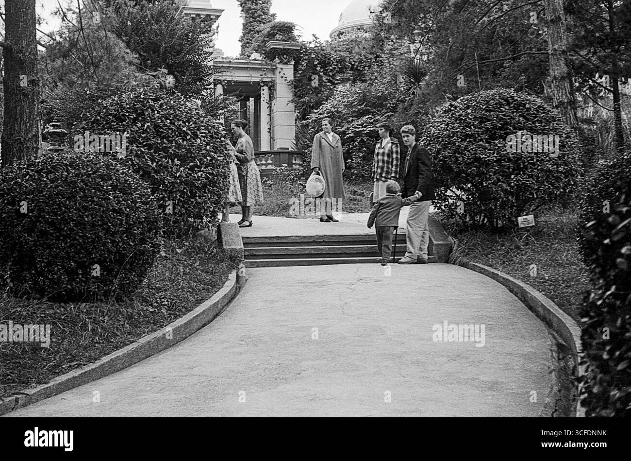 Sochi, URSS - 1 settembre 1957: Gazebo moresco nel parco Arboretum Foto Stock