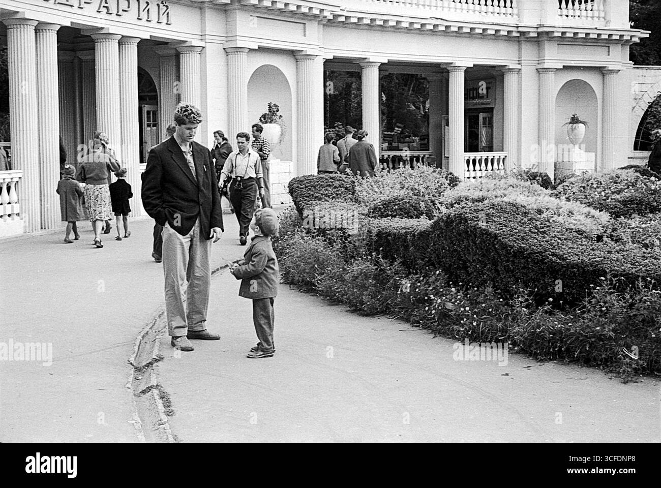 Sochi, URSS - 1 settembre 1957: Ingresso principale al parco Arboretum Foto Stock