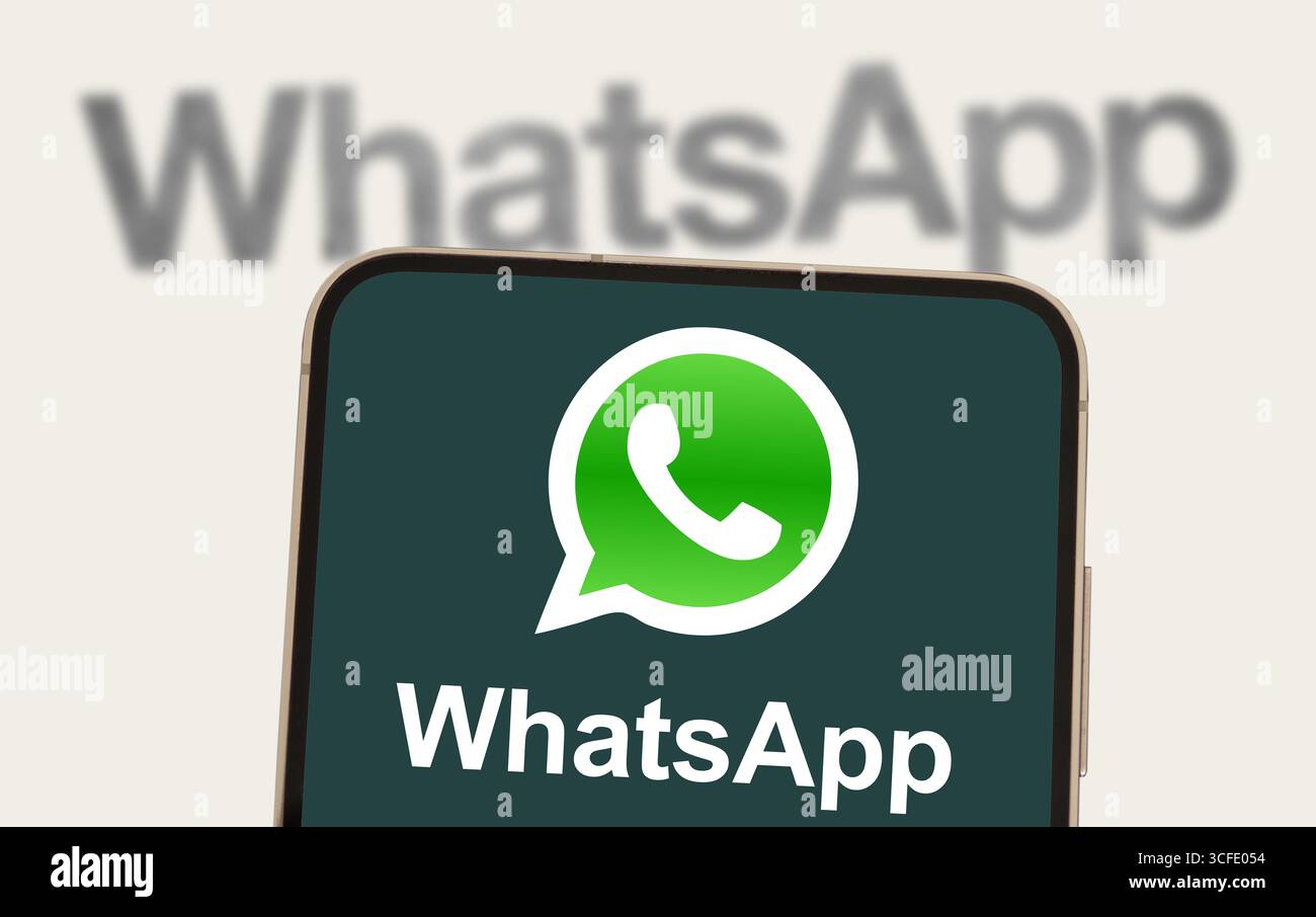 WhatsApp Messenger visualizzato sul dispositivo mobile Foto Stock