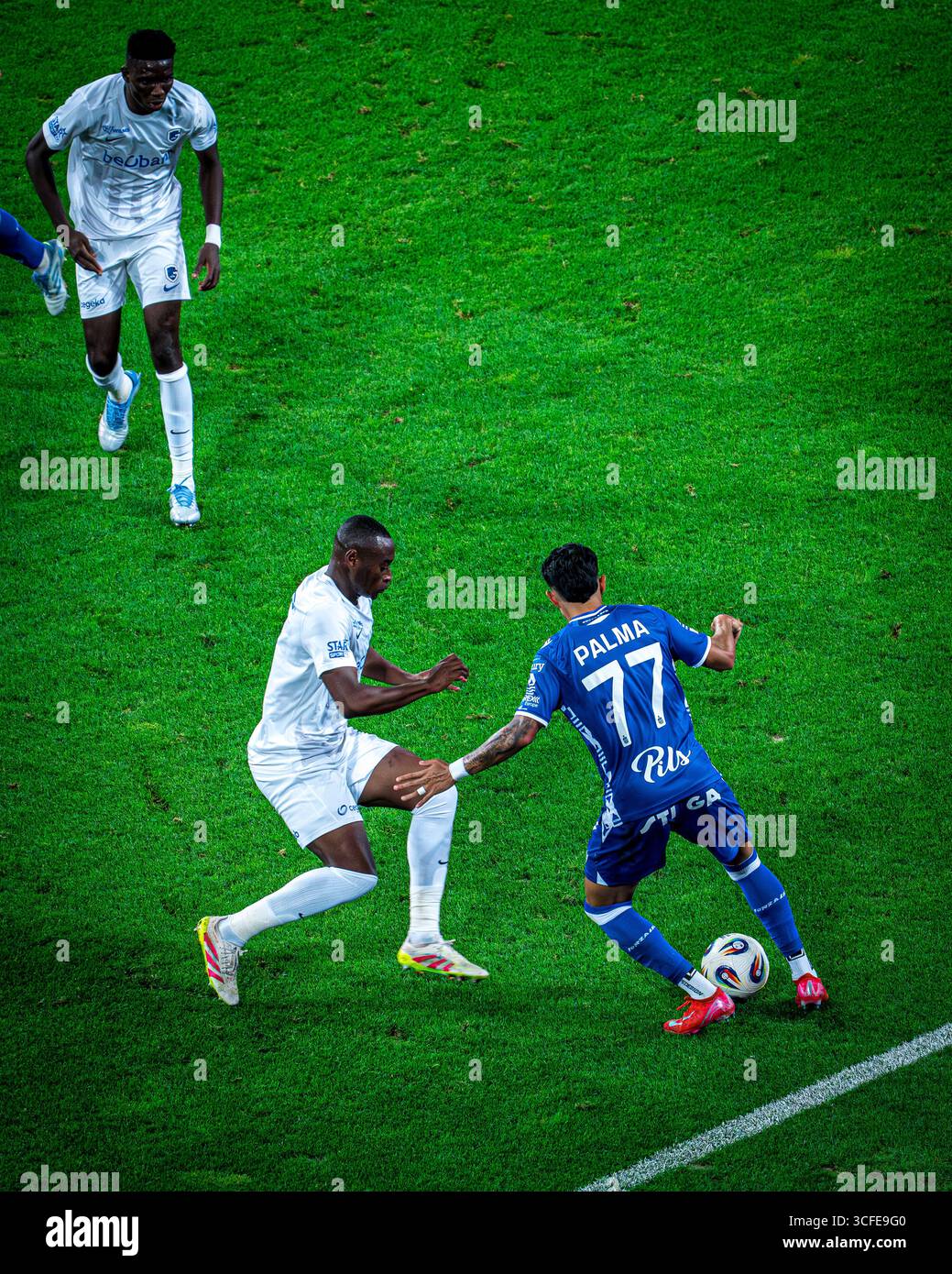 Poznan, Polonia – 10.08.2023: Luis Palma dell'Honduras, giocatore di Lech Poznan, in azione durante la partita di qualificazione alla UEFA Europa League contro il KRC Genk. Foto Stock
