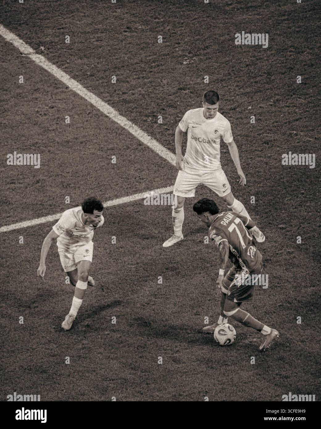 Poznan, Polonia – 10.08.2023: Luis Palma dell'Honduras, giocatore di Lech Poznan, in azione durante la partita di qualificazione alla UEFA Europa League contro il KRC Genk. Foto Stock