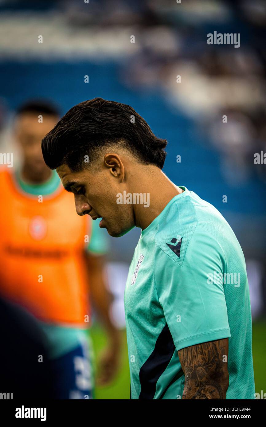 Poznan, Polonia – 10.08.2023: Luis Palma dell'Honduras, giocatore di Lech Poznan, in azione durante la partita di qualificazione alla UEFA Europa League contro il KRC Genk. Foto Stock