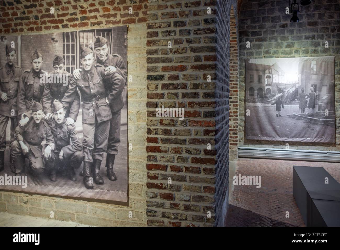 Foto d'epoca della seconda guerra mondiale nel museo Het Toreke, ex prigione del XIX secolo al Grote Markt nella città di Tienen / Tirlemont, Brabante fiammingo, Belgio Foto Stock