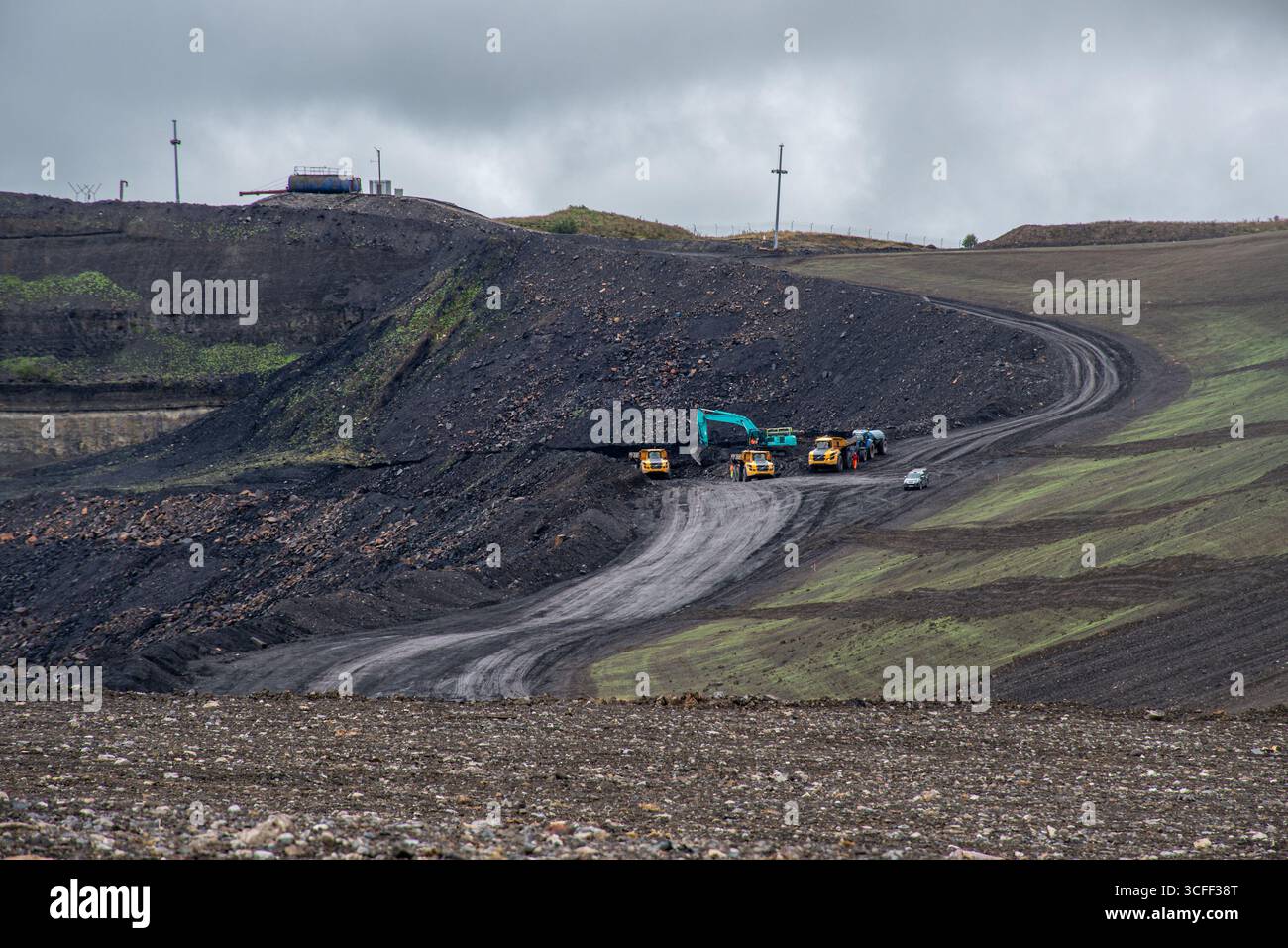 Il sito minerario a cielo aperto Ffos-y-Fran vicino a Merthyr Tydfil, Galles del Sud, Regno Unito, chiuse nel 2023, l'ultima grande miniera a cielo aperto del Regno Unito Foto Stock