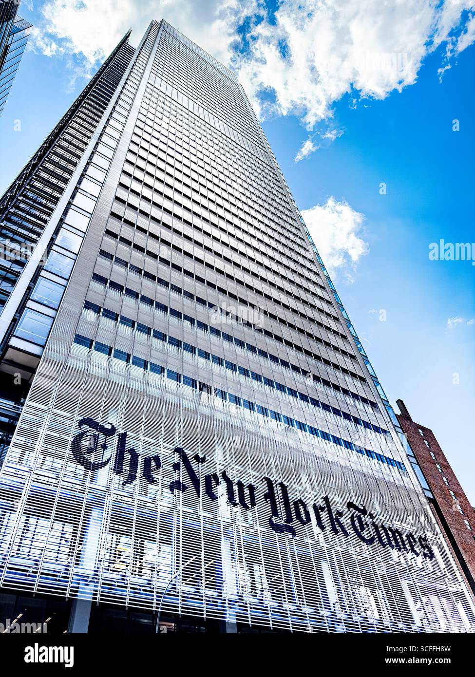 The New York Times Building, esterno dell'edificio, vista ad angolo basso, 620 Eighth Avenue, Manhattan, New York, New York, Stati Uniti Foto Stock