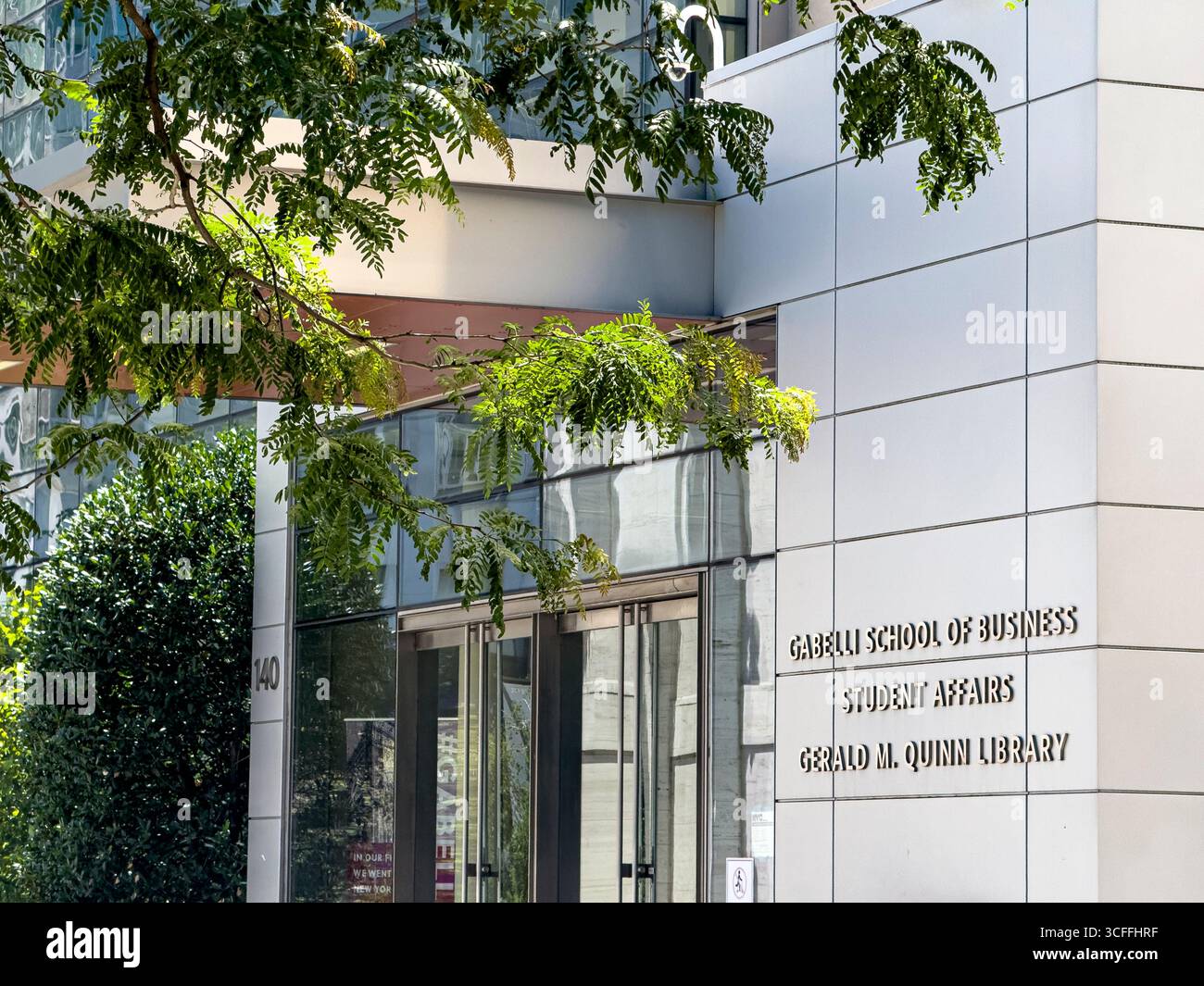 Fordham University, Gabelli School of Business, Student Affairs, Gerald M. Quinn Library, esterno dell'edificio, 150 West 62nd Street, Manhattan, New York Foto Stock