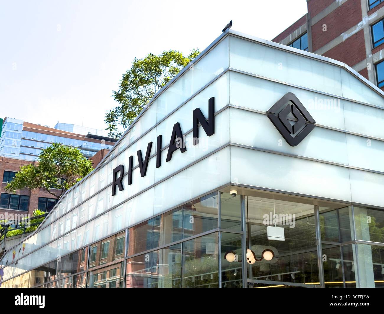 Rivian Electric Vehicle showroom, facciata dell'edificio, 461 West 14th Street, Meatpacking District, Manhattan, New York City, New York, New York, STATI UNITI Foto Stock
