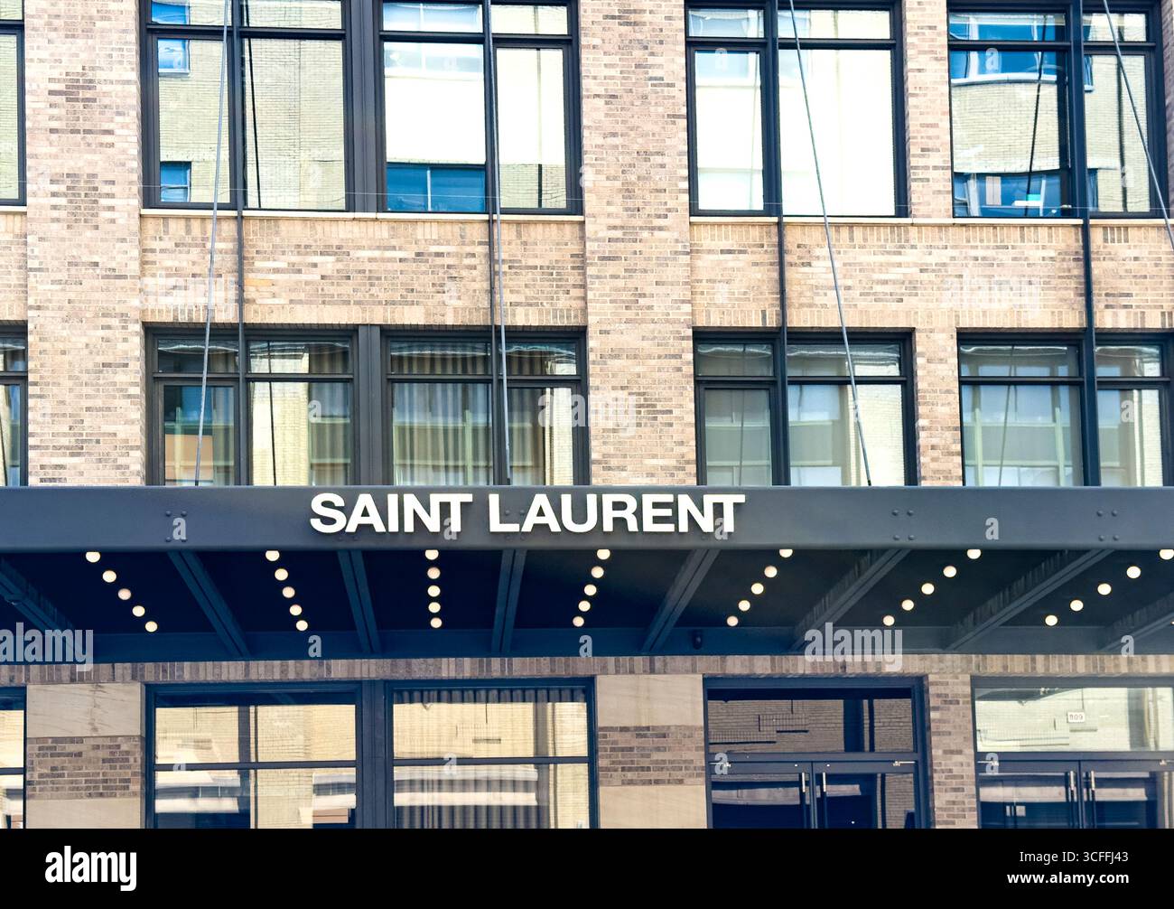 Negozio di abbigliamento Saint Laurent, dettagli esterni dell'edificio, 72 Gansevoort Street, Meatpacking District, Manhattan, New York, New York, Stati Uniti Foto Stock