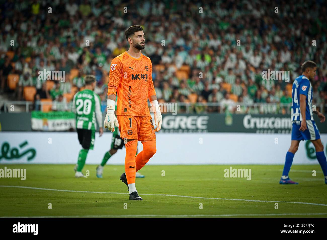 Siviglia, Spagna. 22 agosto 2025. Antonio Sivera (Deportivo Alaves) durante la partita della Liga tra Real Betis e Deportivo Alaves, allo stadio la Cartuja. Crediti: Fernando Vazquez / Alamy Live News Foto Stock