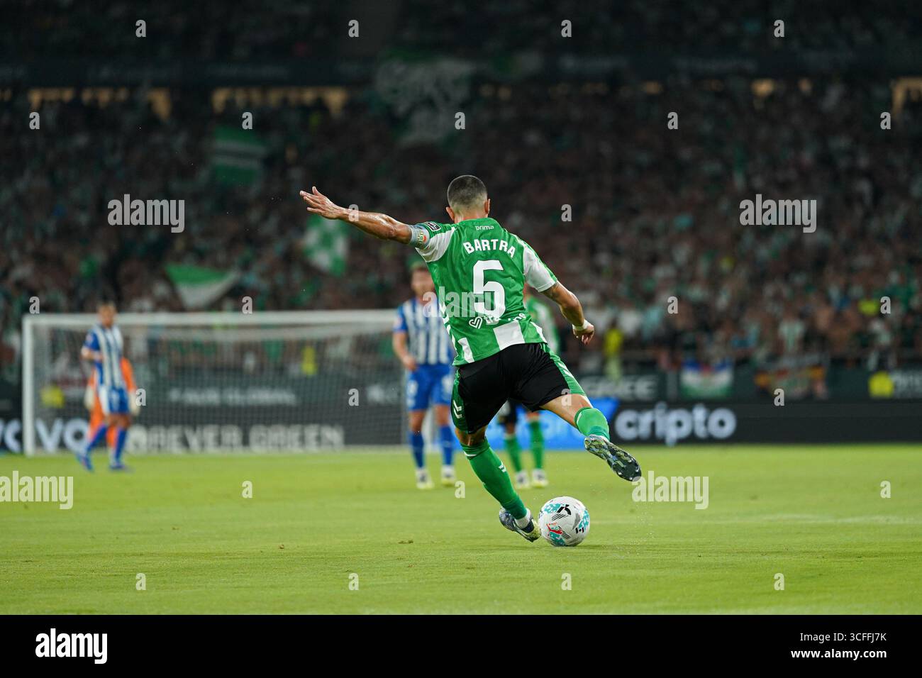 Siviglia, Spagna. 22 agosto 2025. Marc Bartra (capitano del Real Betis) durante la partita della Liga tra Real Betis e Deportivo Alaves, allo stadio la Cartuja. Crediti: Fernando Vazquez / Alamy Live News Foto Stock