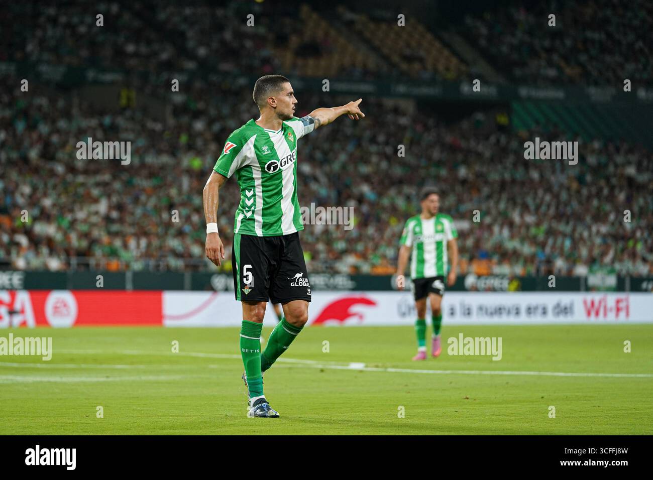 Siviglia, Spagna. 22 agosto 2025. Marc Bartra (capitano del Real Betis) durante la partita della Liga tra Real Betis e Deportivo Alaves, allo stadio la Cartuja. Crediti: Fernando Vazquez / Alamy Live News Foto Stock