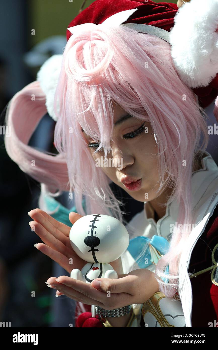 NEW YORK, NEW YORK – 22 AGOSTO: Anime NYC 2025 continua al Javits Center nel suo secondo giorno, riunendo migliaia di fan per celebrare la cultura pop giapponese. La convention prevede proiezioni esclusive, mostre interattive, vetrine cosplay e apparizioni di importanti creatori giapponesi. Uno dei più grandi eventi anime negli Stati Uniti, mette in evidenza l'impatto globale della cultura di anime e manga. (Foto: Luiz Rampelotto/EuropaNewswire) Foto Stock