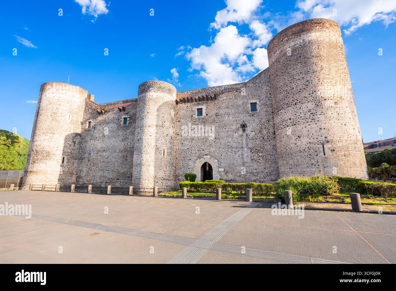 Il Castello Ursino o Castello dell'Orso è un antico castello reale del Regno di Sicilia a Catania Foto Stock
