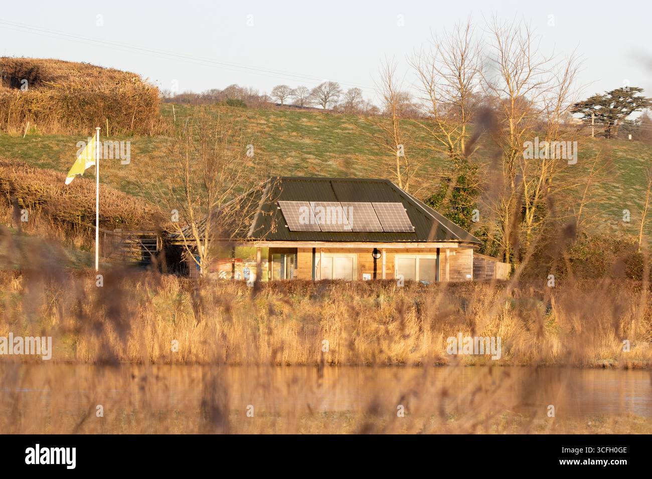 SEATON, DEVON, Regno Unito - 8 GENNAIO 2024 - le paludi di Seaton si nascondono in inverno con la luce del sole e l'ombra Foto Stock