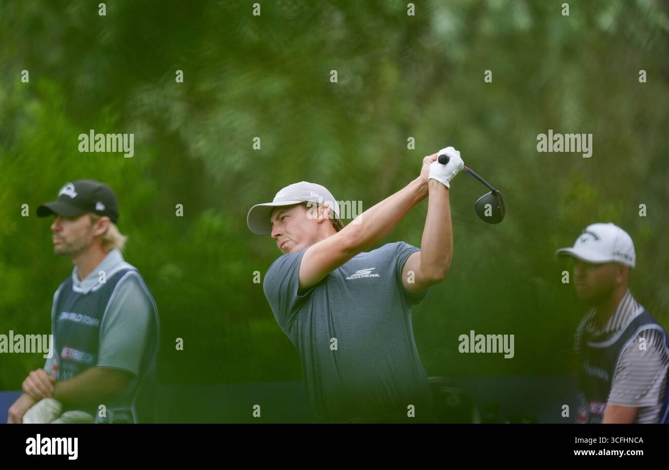 Matt Fitzpatrick parte alla quinta buca durante il terzo giorno del Betfred British Masters 2025 al Belfry, Sutton Coldfield. Data foto: Sabato 23 agosto 2025. Foto Stock