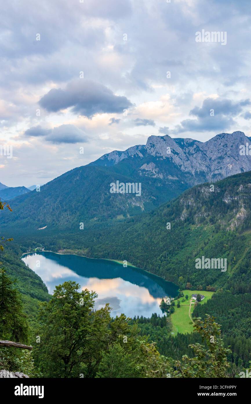 lago Vorderer Langbathsee, catena montuosa Höllengebirge Ebensee am Traunsee Salzkammergut Oberösterreich, alta Austria Austria Foto Stock