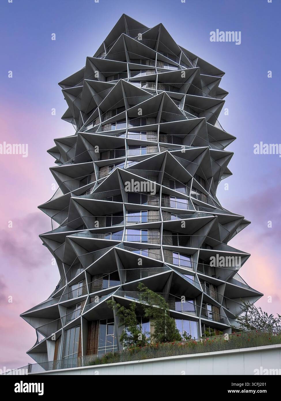 COPENAGHEN, DANIMARCA - 15 GIUGNO 2024: Una delle torri del cactus in città. Foto Stock COPENAGHEN, DANIMARCA - 15 GIUGNO 2024: Una delle torri del cactus in città. Foto Stock