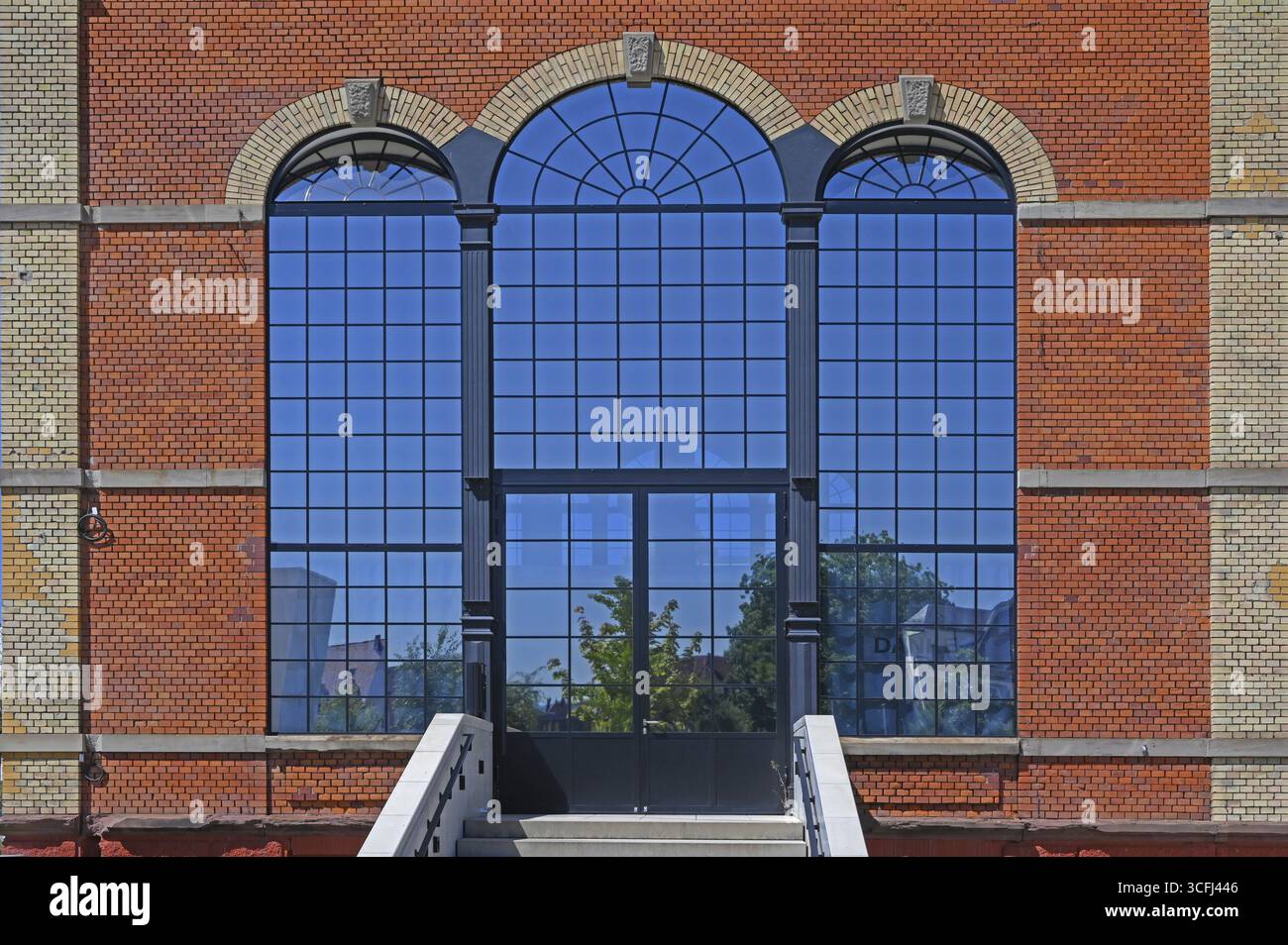 Studio dell'artista Stefan Strumbel in una ex caldaia storica di una birreria, Offenburg, Baden-Wuerttemberg, Germania Foto Stock
