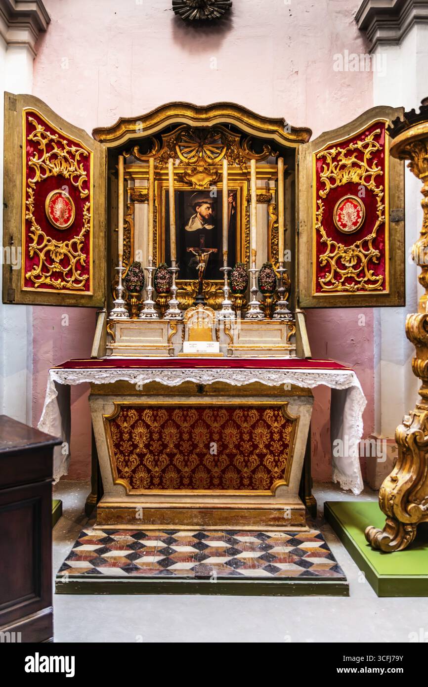 Cappella, solo il palazzo dell'inquisitore del XV secolo in Europa con aula di tribunale, ala della prigione e camera di tortura, Vittoriosa, tre città, Cottonera Foto Stock