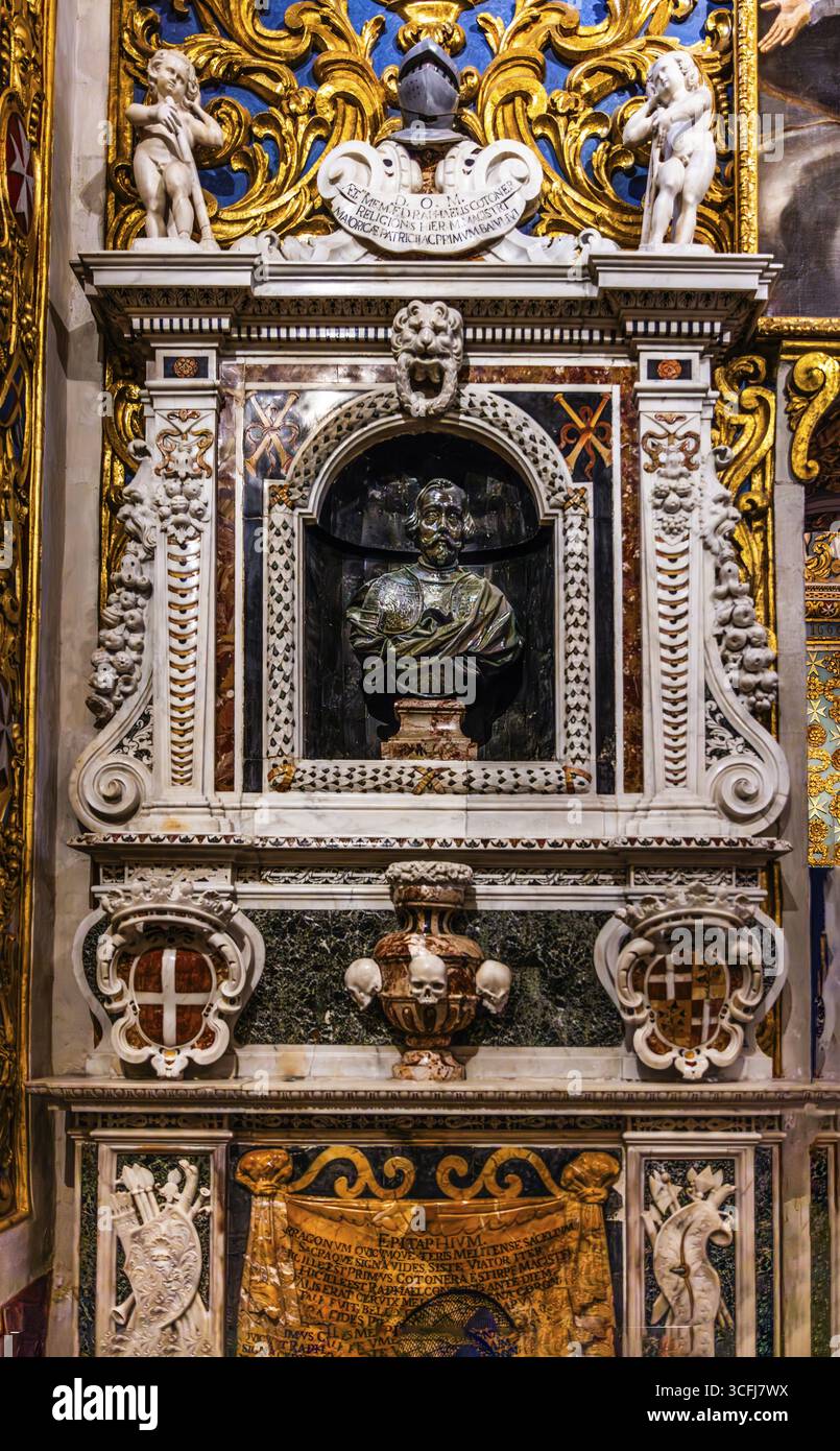 Monumento funebre a Gregorio Carafa, Gran Maestro dell'ordine di Malta, la Concattedrale di San Giovanni è considerata uno dei migliori esempi di alto Baro Foto Stock