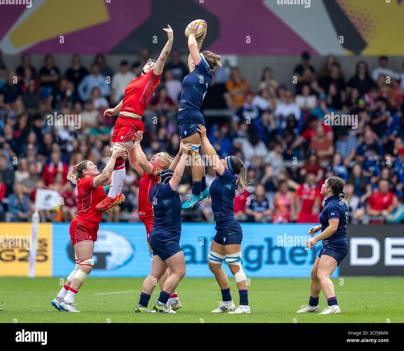 23 agosto 2025; Salford Community Stadium, Salford, Lancashire, Inghilterra; coppa del mondo femminile Pool B Rugby, Scozia contro Galles; Rachel McLachlan della Scozia vince una lineout Credit: Action Plus Sports Images/Alamy Live News Foto Stock