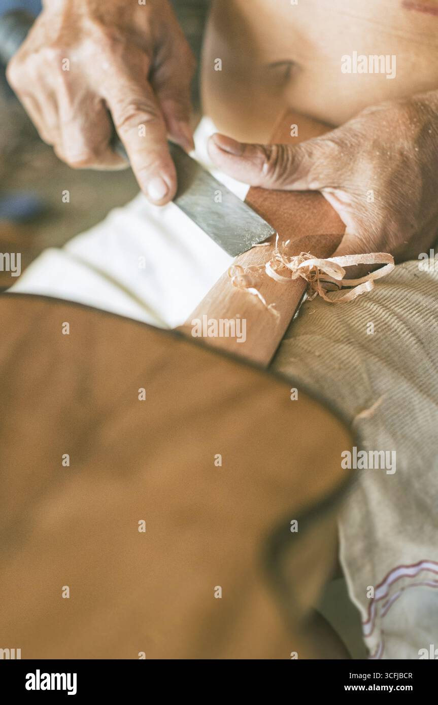 Alegre Guitar Factory, fabbrica di chitarre fatte a mano a lapu lapu, città delle Filippine Foto Stock