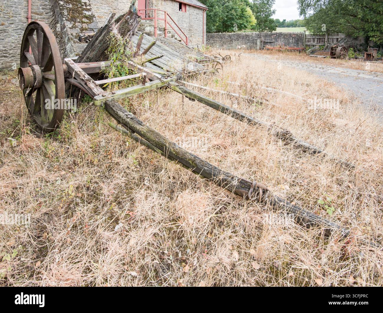 Un carro abbandonato e in decomposizione o trainato da cavalli al Beamish Museum, Northumberland, Regno Unito. Foto Stock