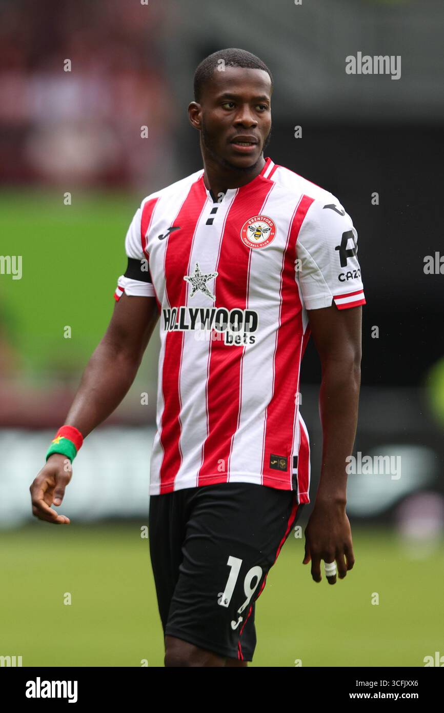 LONDRA, Regno Unito - 23 agosto 2025: Dango Ouattara di Brentford durante la partita di Premier League tra Brentford FC e Aston Villa FC al Gtech Community Stadium (credito: Craig Mercer/ Alamy Live News) Foto Stock