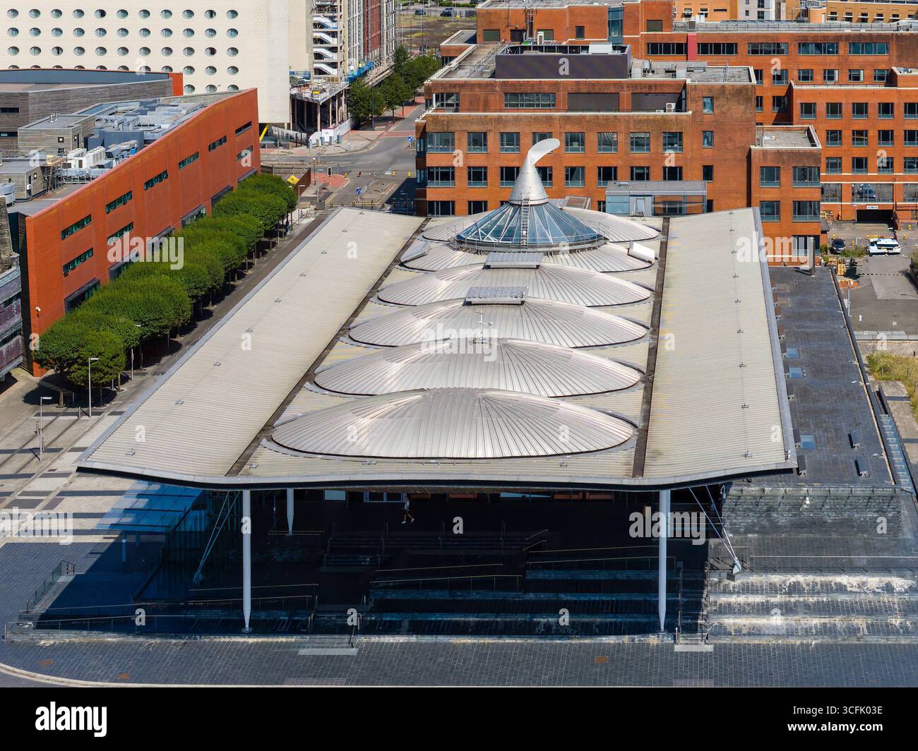 Vista aerea del Senedd, l'edificio del Parlamento gallese nella baia di Cardiff, Galles Foto Stock