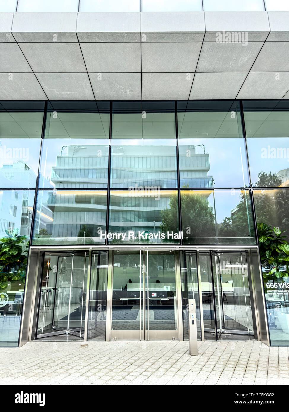 Henry R. Kravis Hall, ingresso dell'edificio, Columbia University Business School, Columbia University, Manhattan Campus, 665 West 130th Street, West Foto Stock
