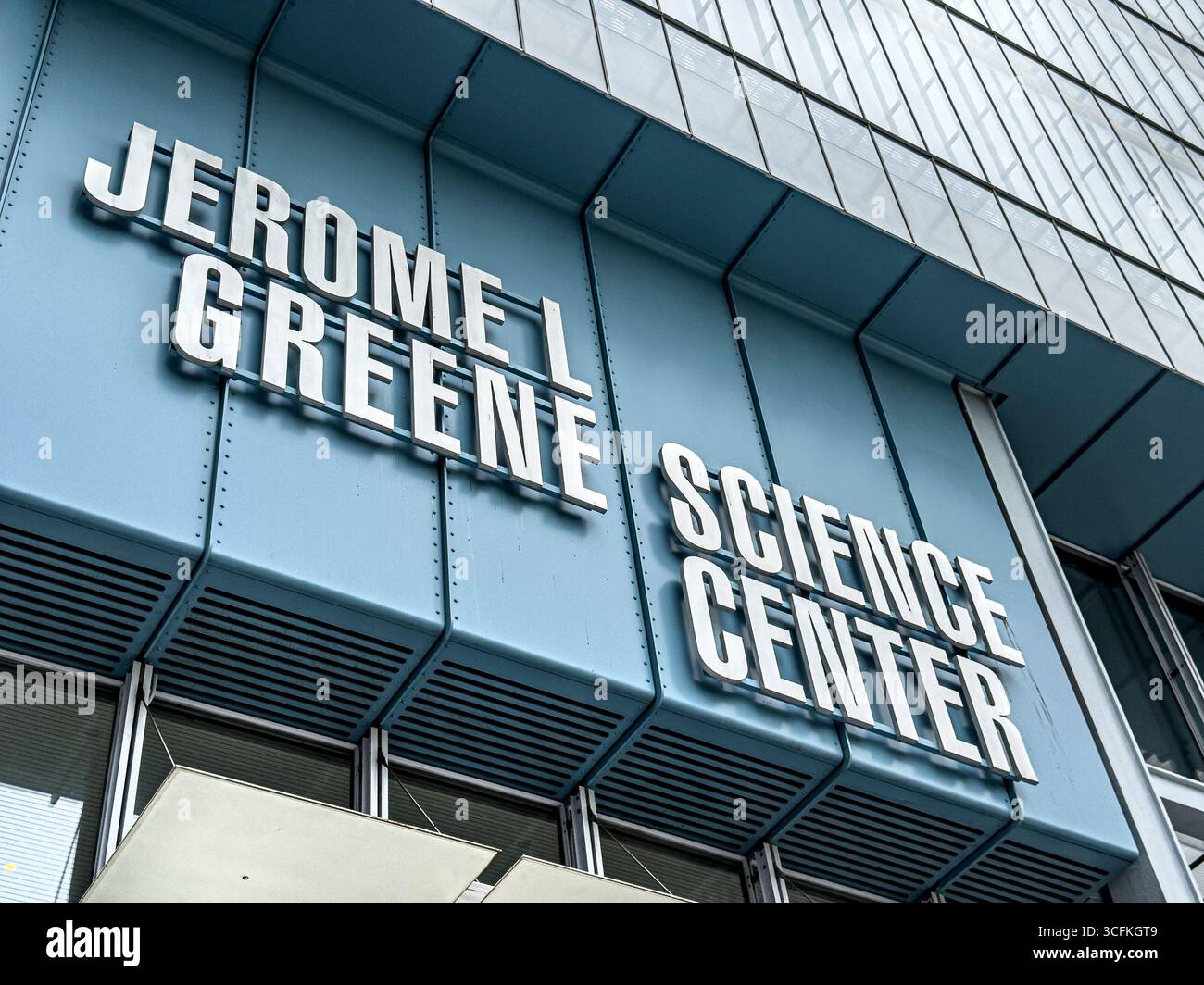 Jerome L. Greene Science Center, Columbia University, dettagli esterni dell'edificio, vista ad angolo basso, campus di Manhattanville, 3227 Broadway, West Harlem, Man Foto Stock