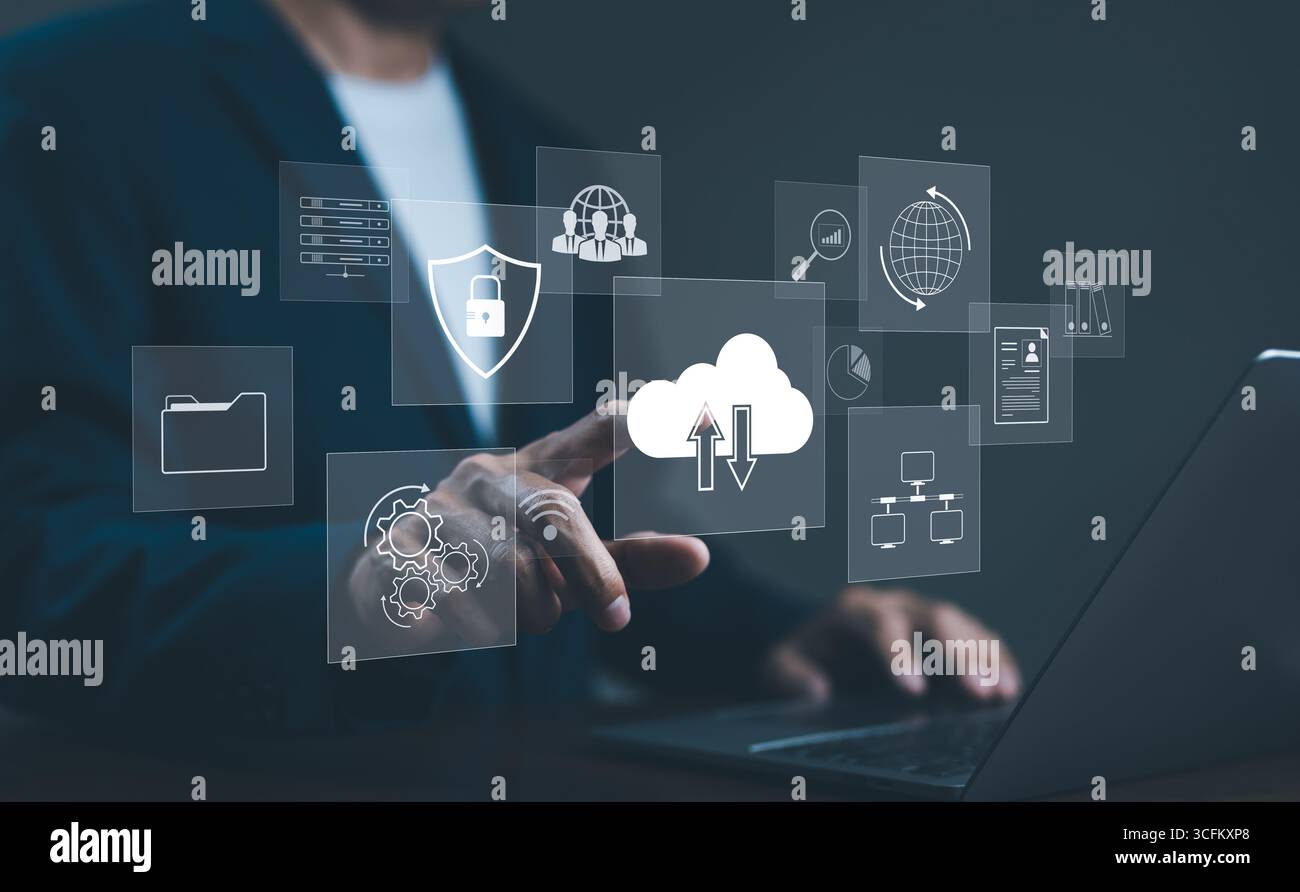 Concetto di tecnologia di cloud computing. Un uomo d'affari utilizza una rete di cloud computing. download e caricamento delle informazioni sul sistema applicativo. caricamento trasferimento dati Foto Stock
