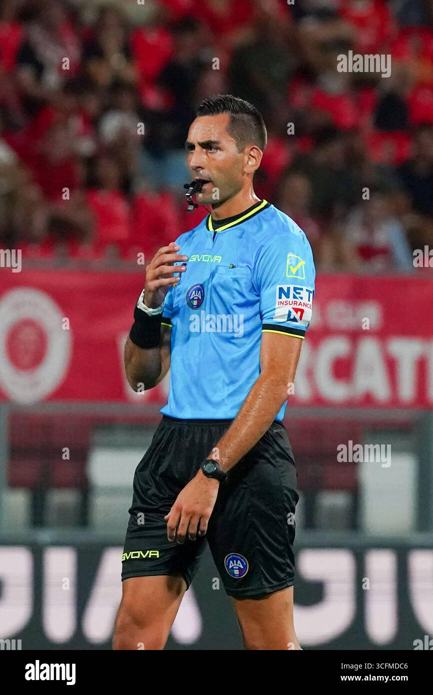 Monza, Italia. 23 agosto 2025. Andrea Colombo, arbitro, durante l'AC Monza contro il Mantova 1911, serie B, all'U-Power Stadium. Crediti: Alessio Morgese / Alamy live news Foto Stock