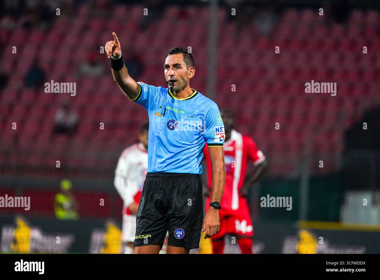 Monza, Italia. 23 agosto 2025. Andrea Colombo, arbitro, durante l'AC Monza contro il Mantova 1911, serie B, all'U-Power Stadium. Crediti: Alessio Morgese / Alamy live news Foto Stock