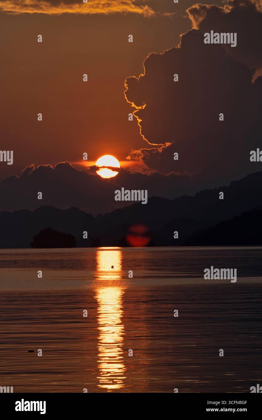 Misool è una delle quattro isole principali delle isole Raja Ampat nel sud-ovest di Papua. Più tardi, quest'isola divenne famosa per la sua bellezza naturale. La zona Foto Stock