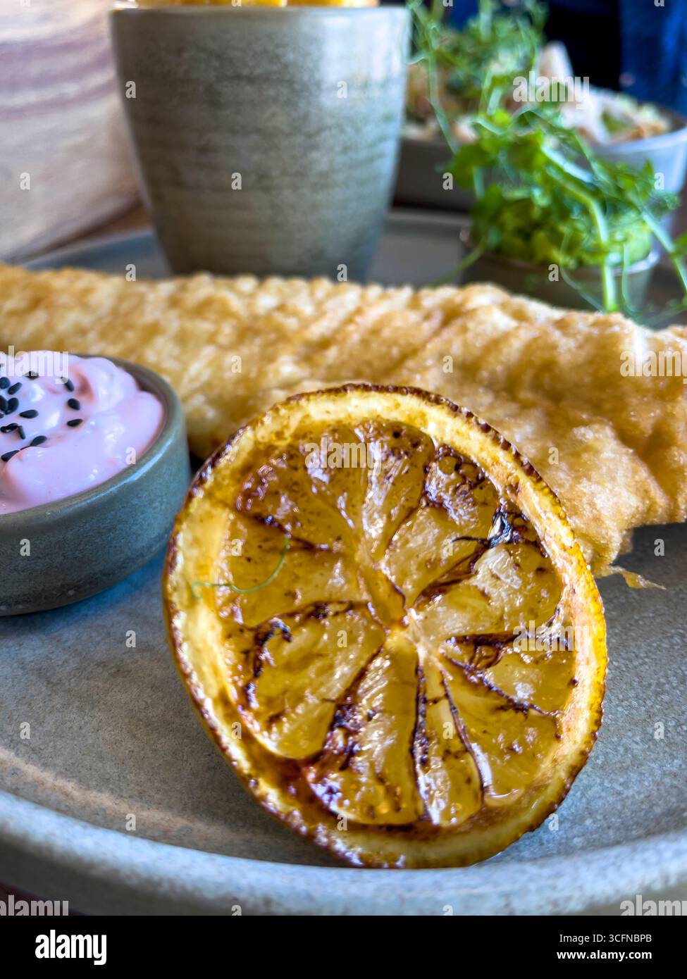 Il Royal Geaorge fish and chips - Immagine stock catturata con smartphone